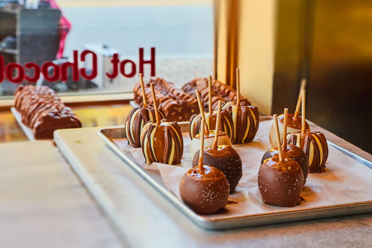 Fresh caramel apples in downtown Holland