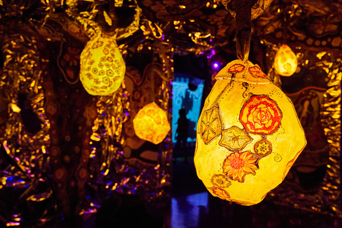 Golden room with lanterns